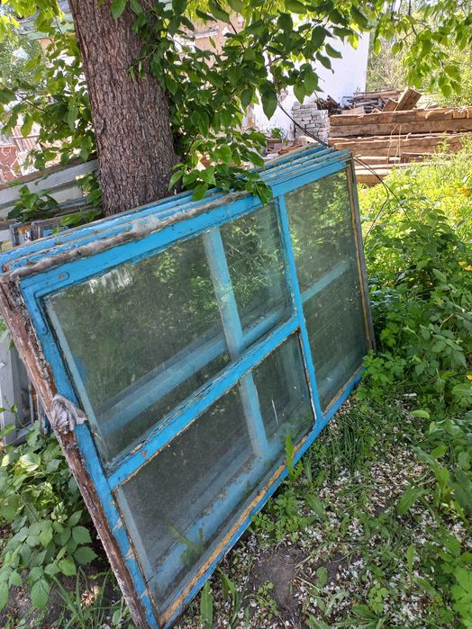 Отдам старые окна, рамы, стекоа, стройматериал