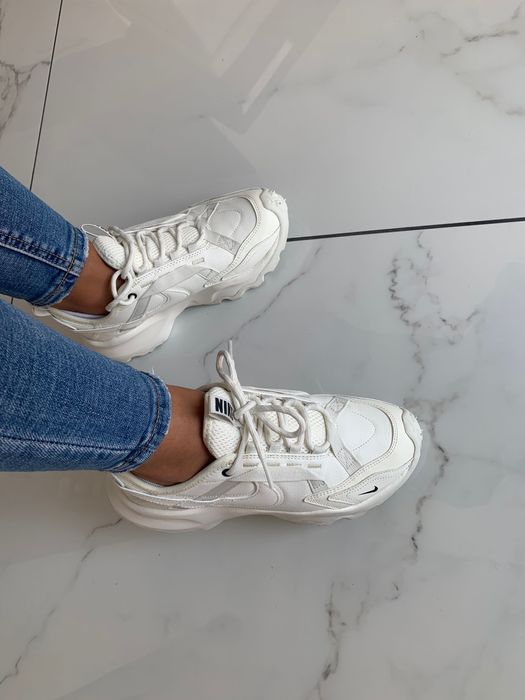 Дамски маратонки NIKE