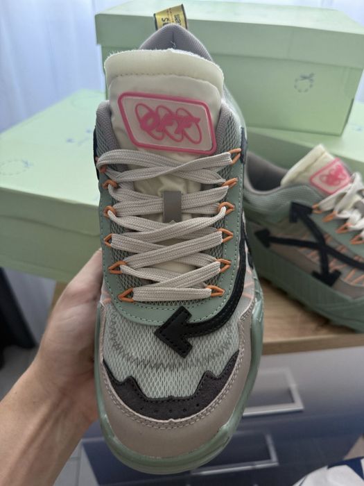 vand adidasi off white odsy 1000