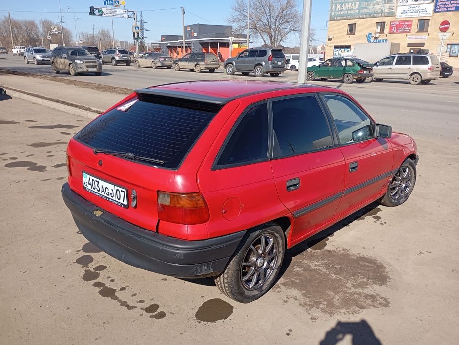 Продам Опель астра 1.8