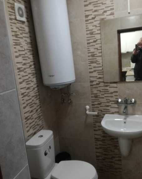 Дава се под наем Едностаен апартамент в Бургас, Център - 25 кв.м за 110 € - Снимка #2