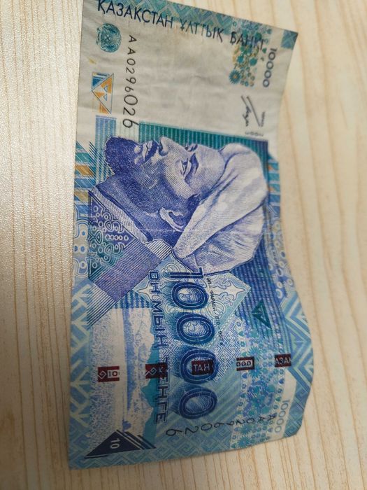 Продам 10000 банкнота 2003 года