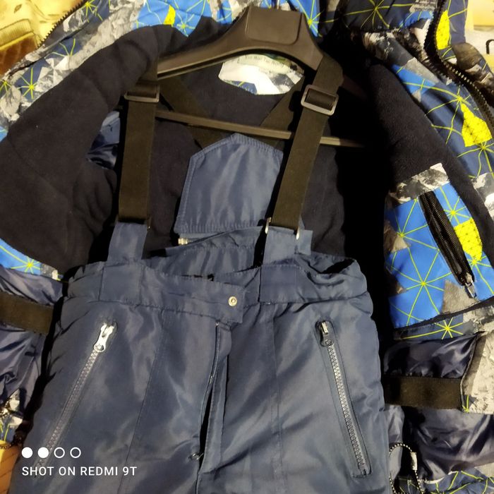 Продам зимний комбинезон 122см