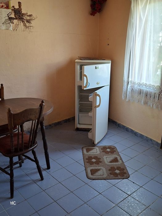 Продавам  двуетажна къща