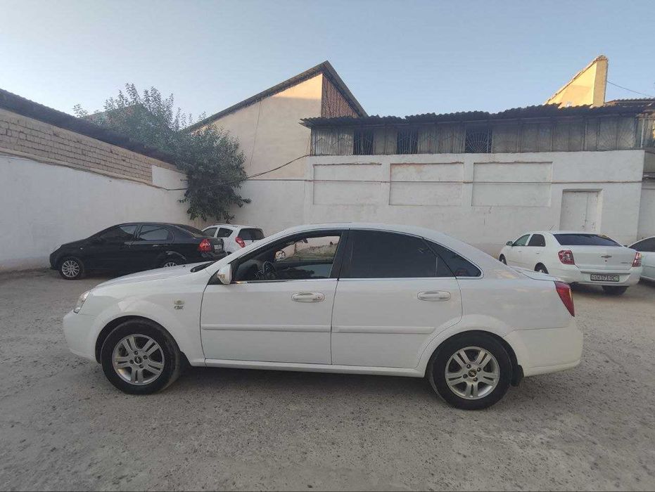 Lasetti 2009 sotiladi