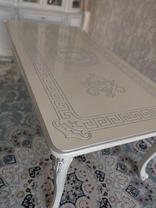 Стол обеденный для гостиной