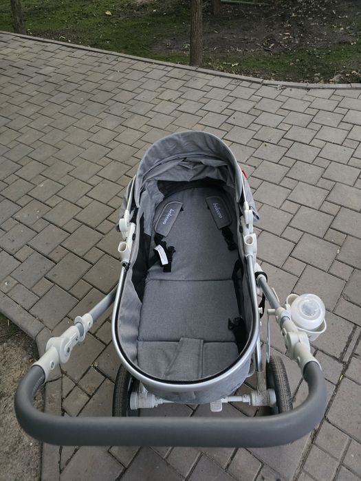 Продам коляску 2 в 1, люлька и прогулочная