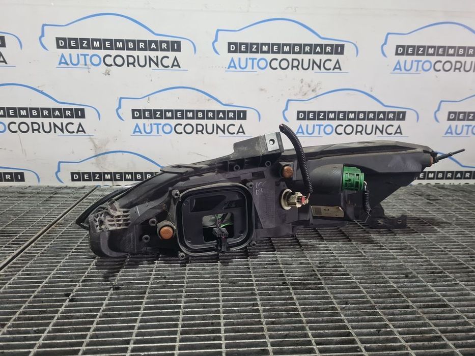 Far Dreapta Jeep Cherokee V 2013 - 2017 SUV 4 Usi (951) Fara xenon