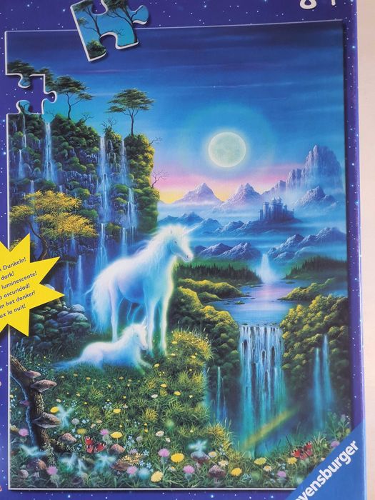 Puzzle Ravensburger Unicorni care lumineaza in intuneric 8+