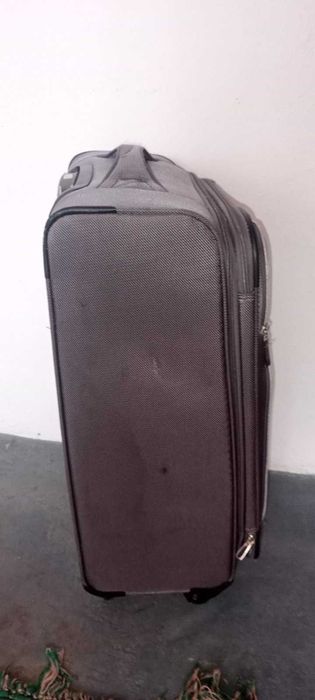 Лек Куфар Швейцарски 44/30/70 Предложете цена!