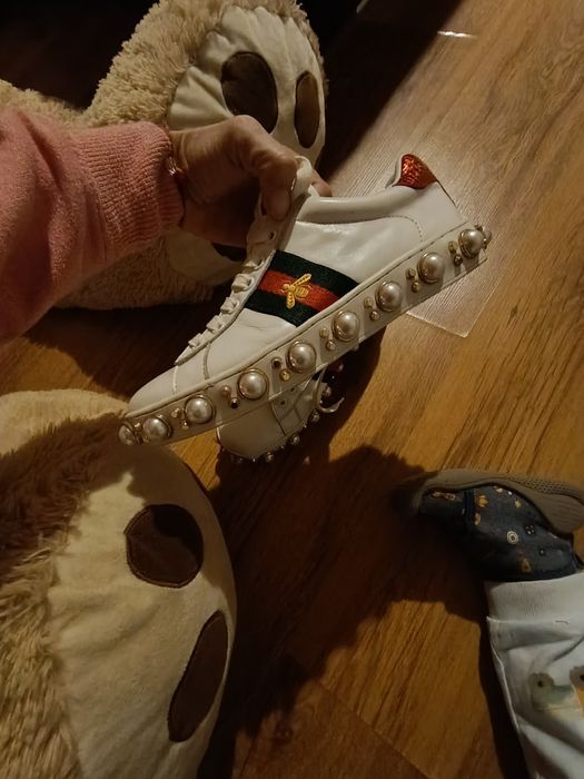Кецове. Gucci с липсваща перличка
