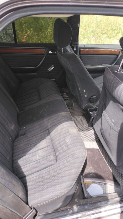 Продам сиденья 124 мерседес комплект ёлка