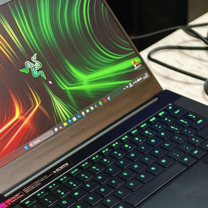 14' 2.5K 165Hz Ryzen 9 5900HX Razer Blade Advanced 16GB DDR4/1TBNVMe/Nvidia RTX 3080 8GB/