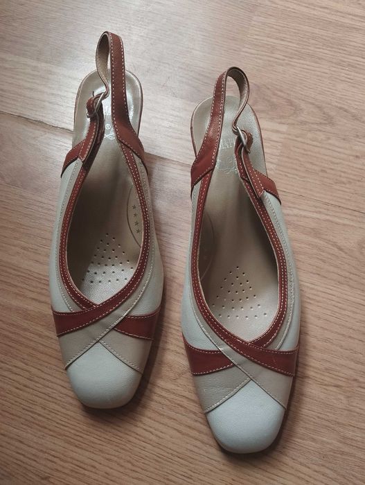 Стилни пролетни/есенни дамски обувки на къс стабилен ток