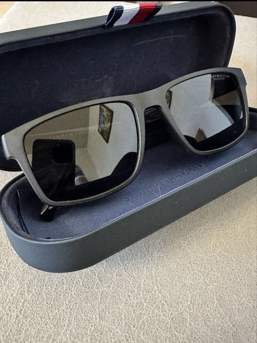 Tommy Hilfiger слънчеви очила