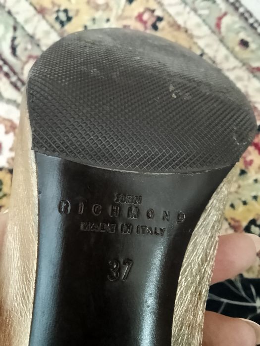 Продам туфли John Richmond