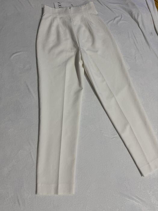 Pantaloni conici eleganti talie inalta cu pliuri albi Zara marimea  S