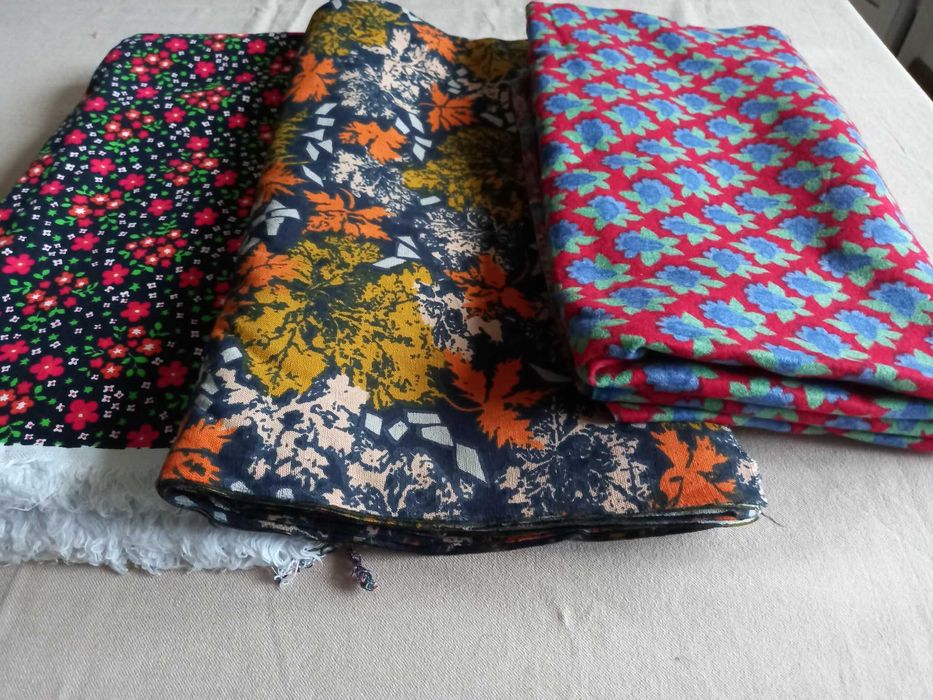 Качествени български платове , кърпи за глава и дом.престилки