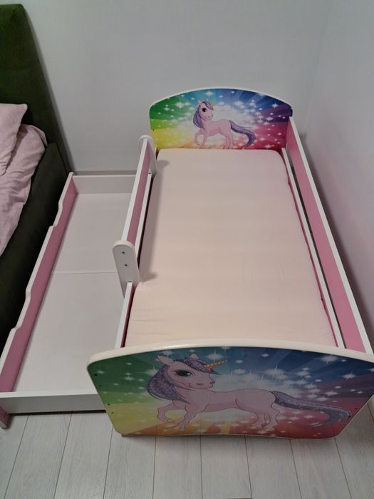 Pat copii fetite ,cu unicorn