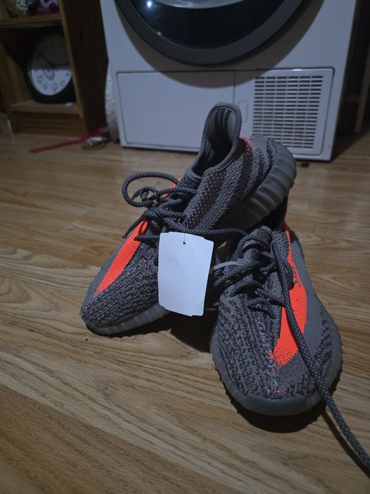 Продавам  Yeezy  42