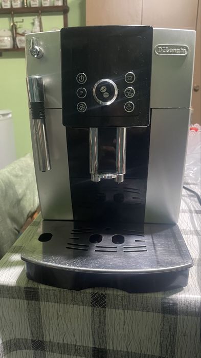 Каферобот Delonghi magnifica 23210w