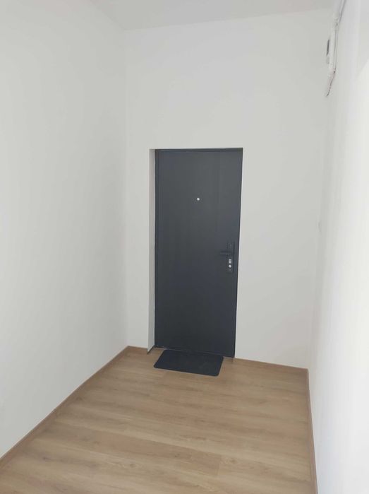 Apartament doua camere  cu curte comuna.