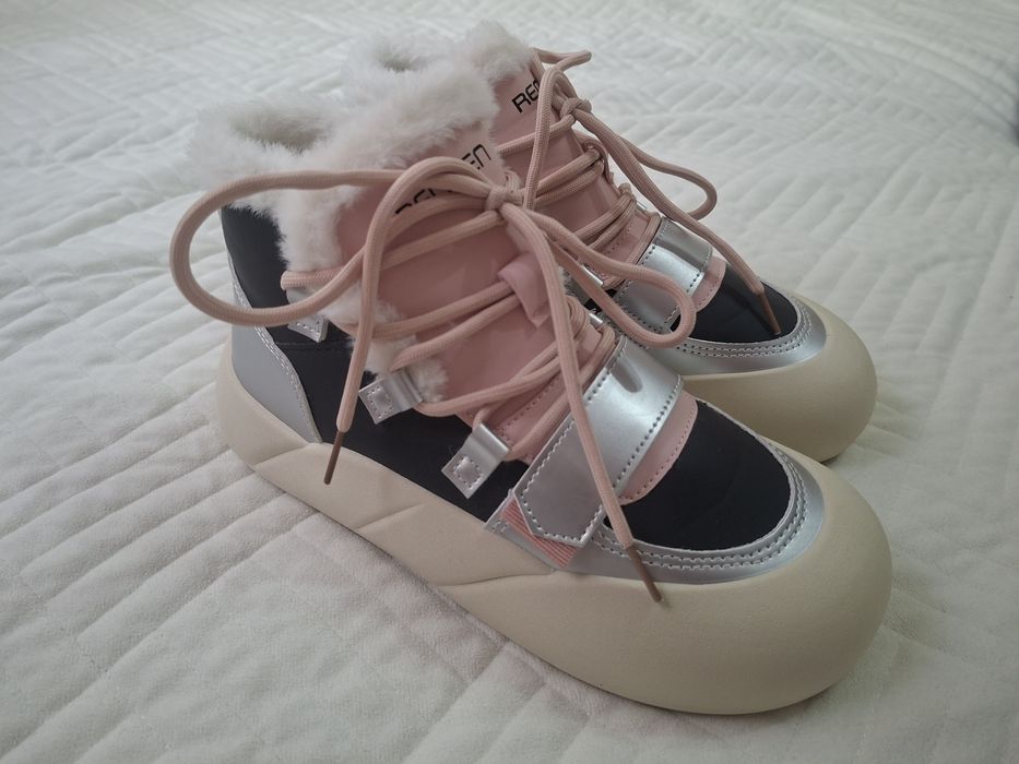 Продам женские ботиночки