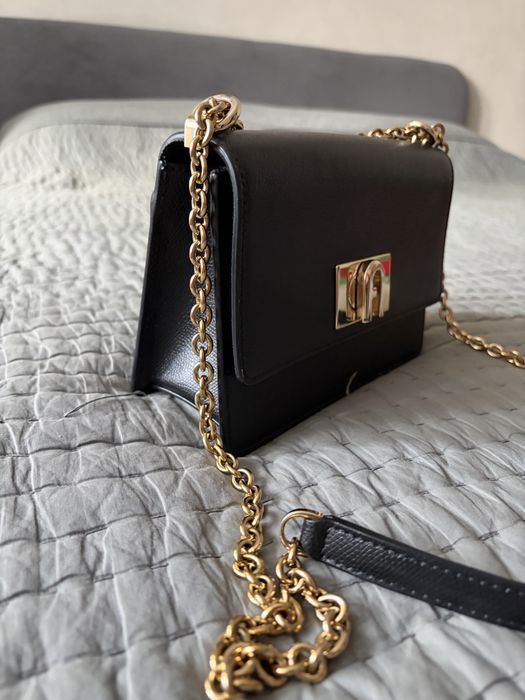 Сумка маленькая через плечо Furla