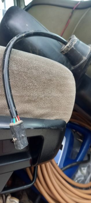 Vând oglinda volvo