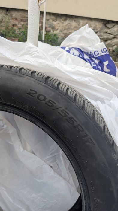 Страхотен комплект зимни гуми   HANKOOK I*CEPT EVO-2(205/55 R17 91H