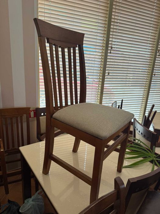 Трапезни столове