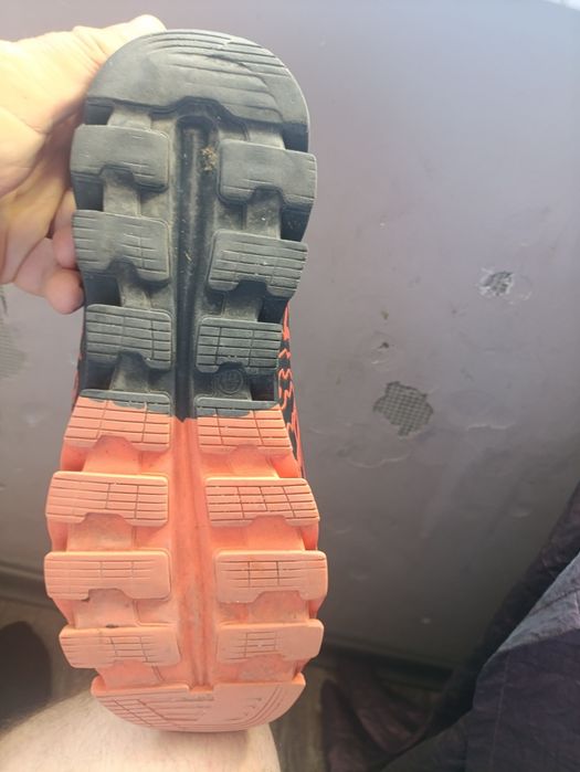 Спортни обувки много елегантни