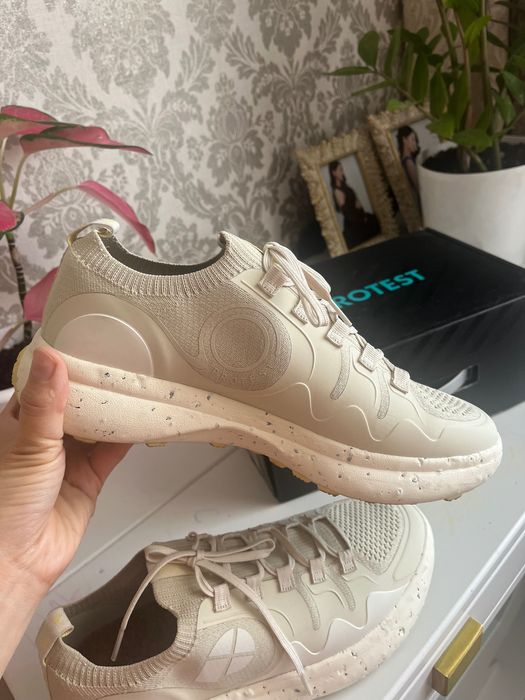 Продам кроссовки размер 41