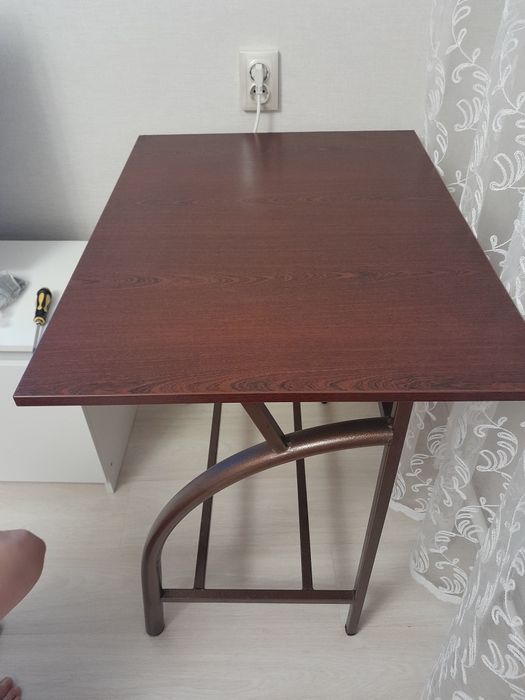 Срочно продается стол