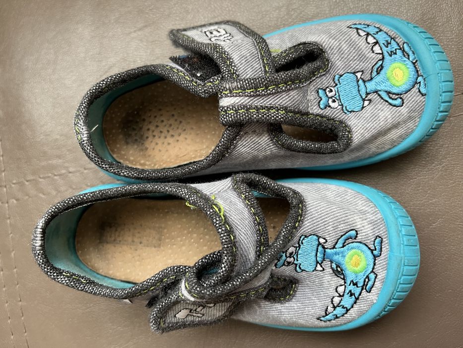 Детски пантофи номер 24