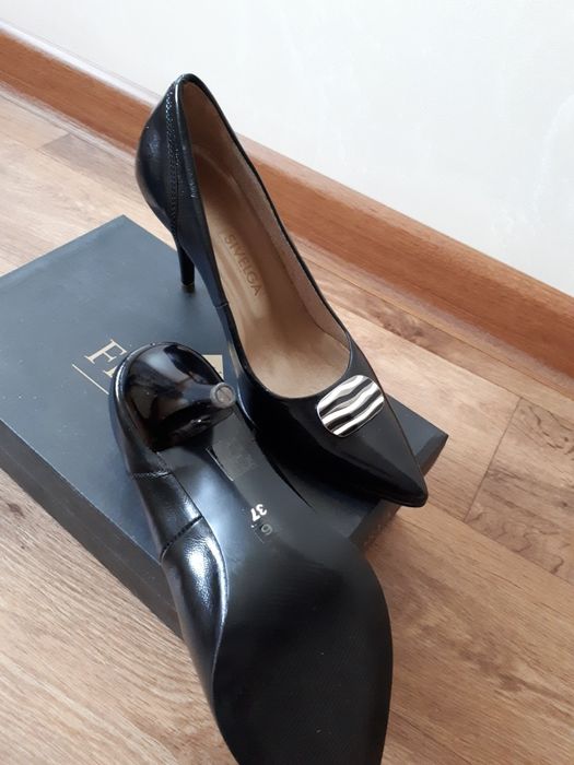 Продам туфли новые