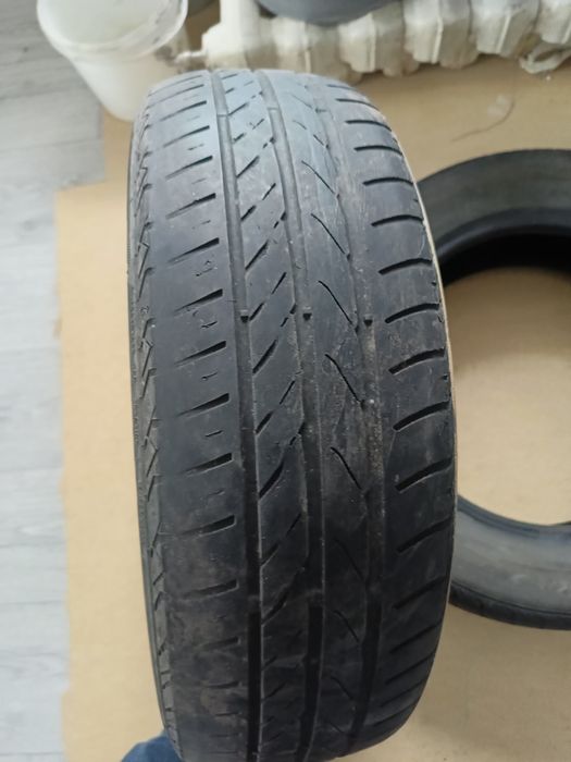 Продам 2 баллона шин