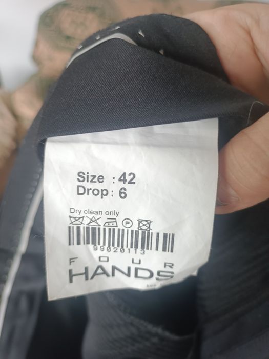Продам фирменый костюм Four Hands