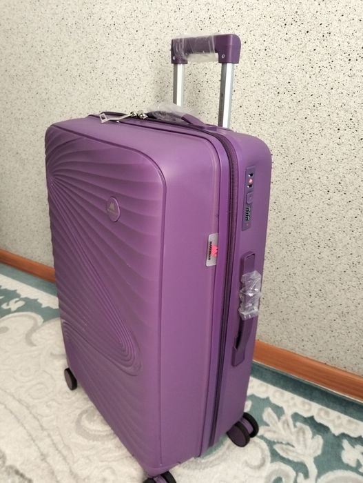 Продам новые чемоданы