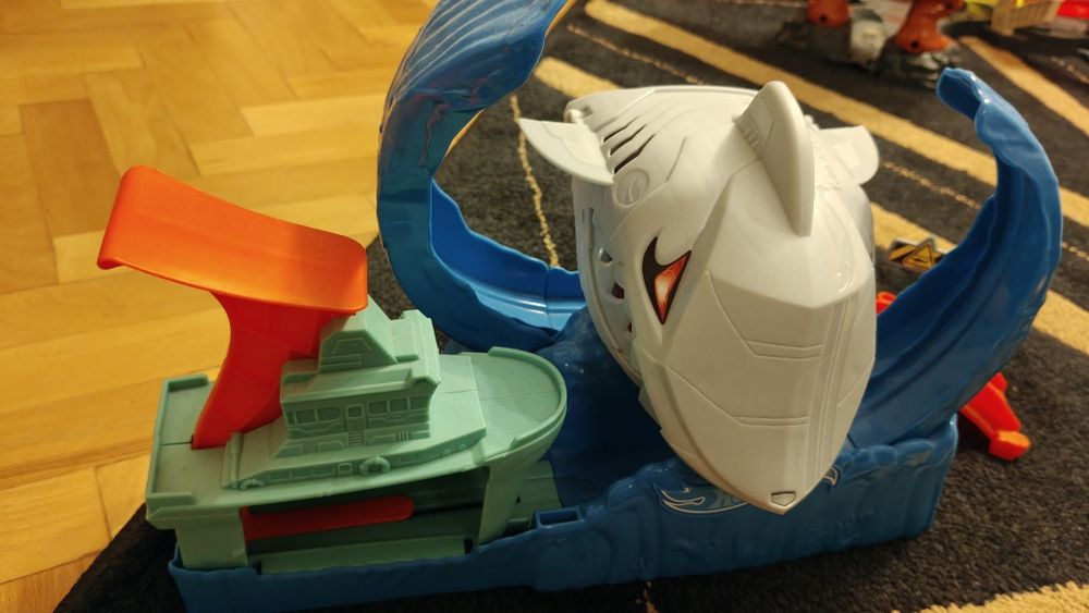 Pista Hot Wheels Robo Shark