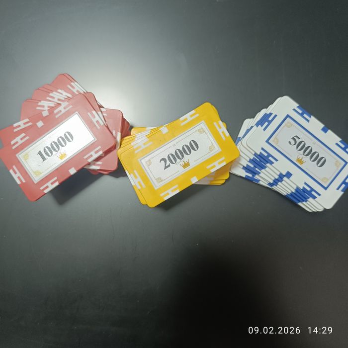 Продам фишки квадратный пластик