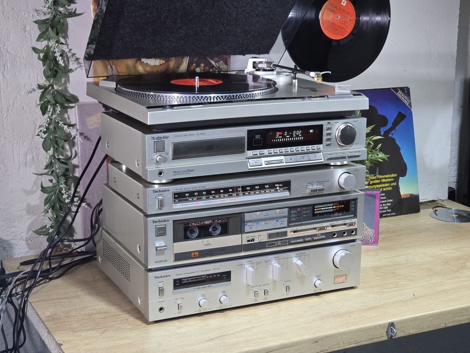 Linie audio TECHNICS argintie ,amplificator, deck, pick-up, cd player