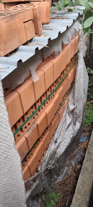Продам кирпич 2 паллета