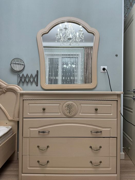 Продам спальный гарнитур