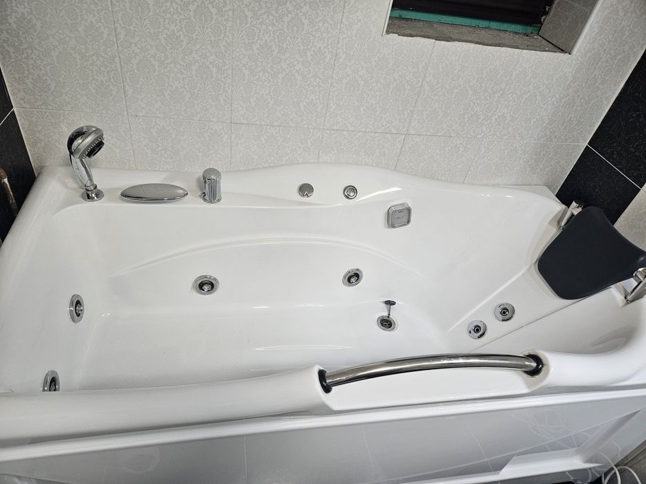 Vand cada hidromasaj,, putin  folosita..