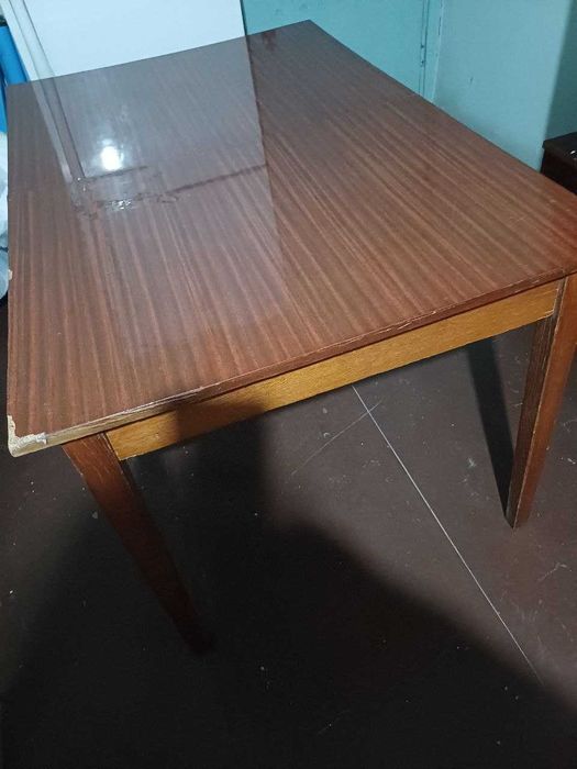 Продается лакированный большой стол