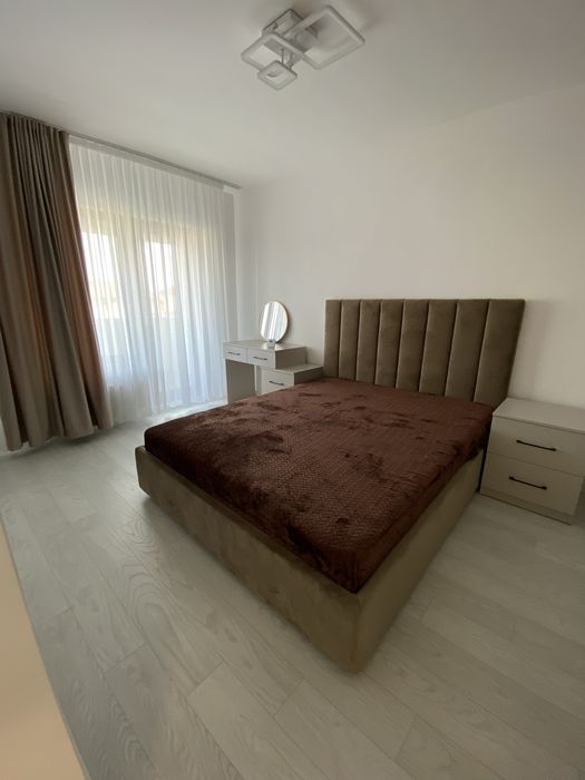 Închiriez apartament cu doua camere.