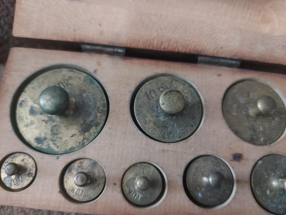 Vând un set de greutăți de balanță