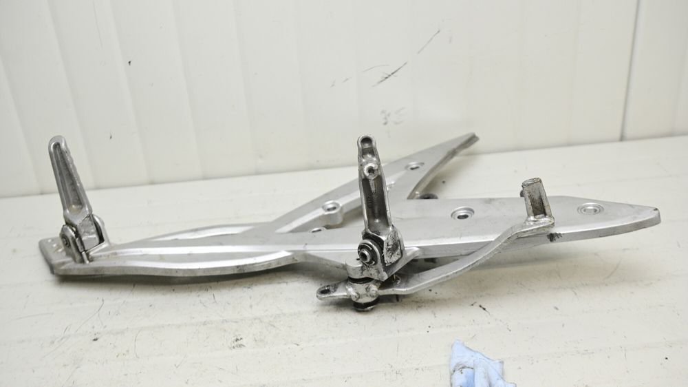 Suport Scarita Fata Dreapta Cu Pedala Frana Kawasaki ER6N ER-6N ER 6N