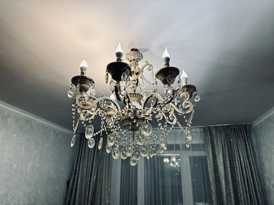 Люстра 8 рожков .